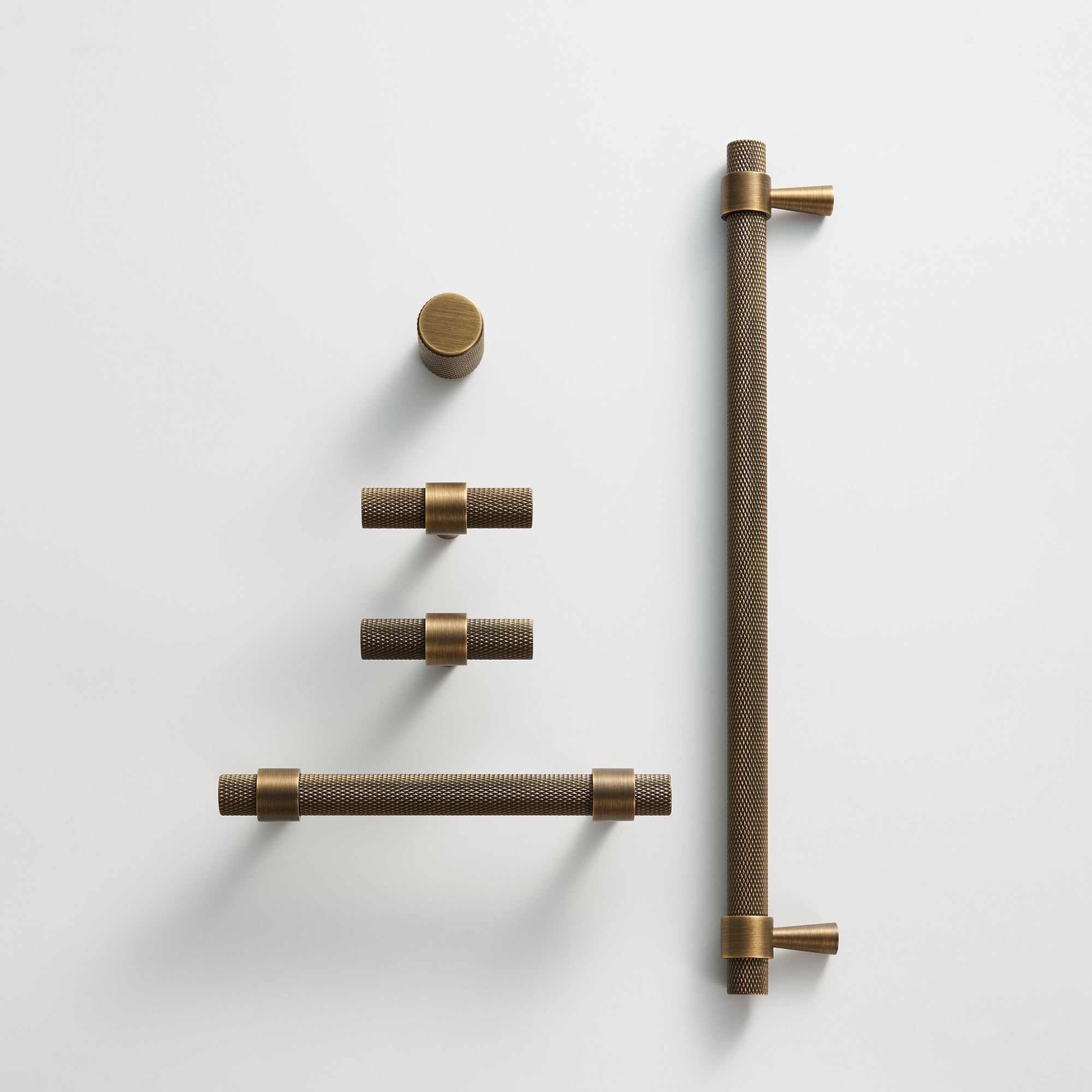 Griff CH016 | Gerändelt | Antik Messing
