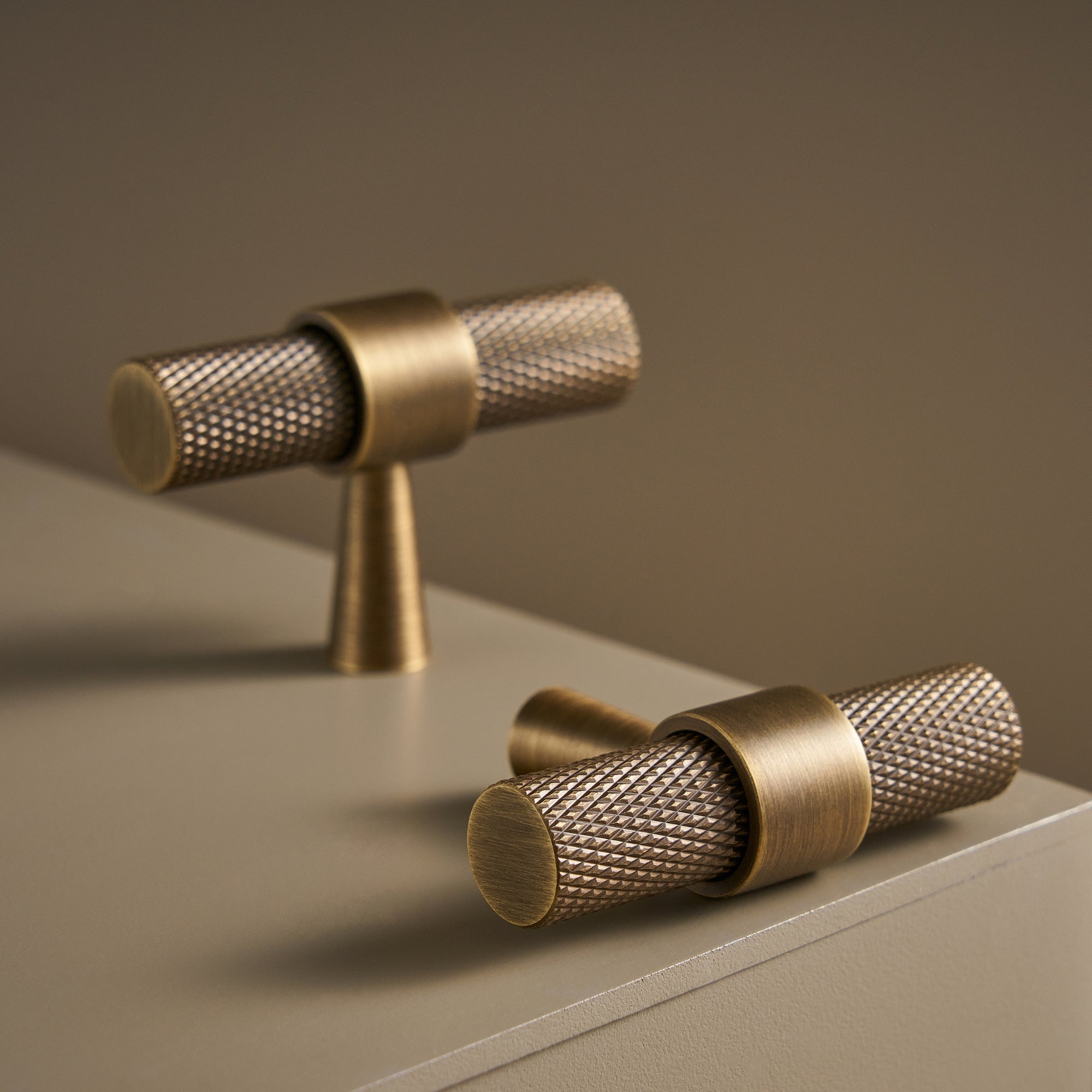 T-Bar CH016 | Gerändelt | Antik Messing